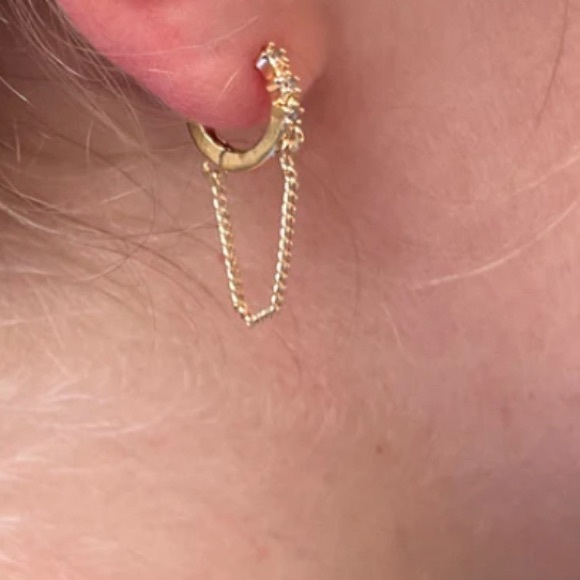 Brandy Melville💖MINI DROP HOOP EARRINGS - Picture 4 of 12